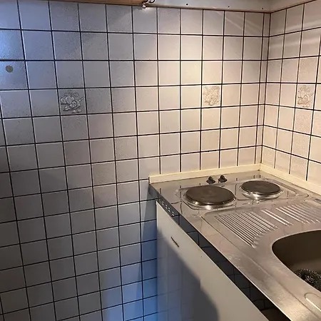 1 In Apartment