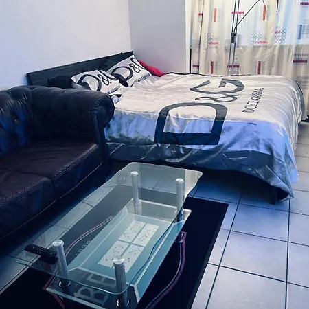 1 In Apartment